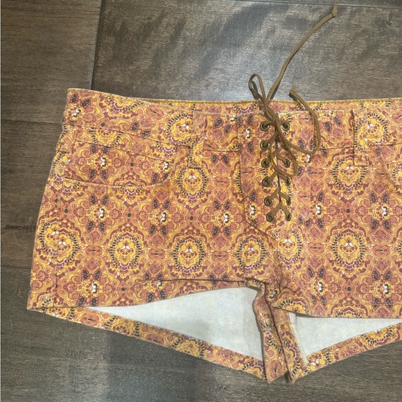 LF Patterned Shorts - Picture 3 of 3